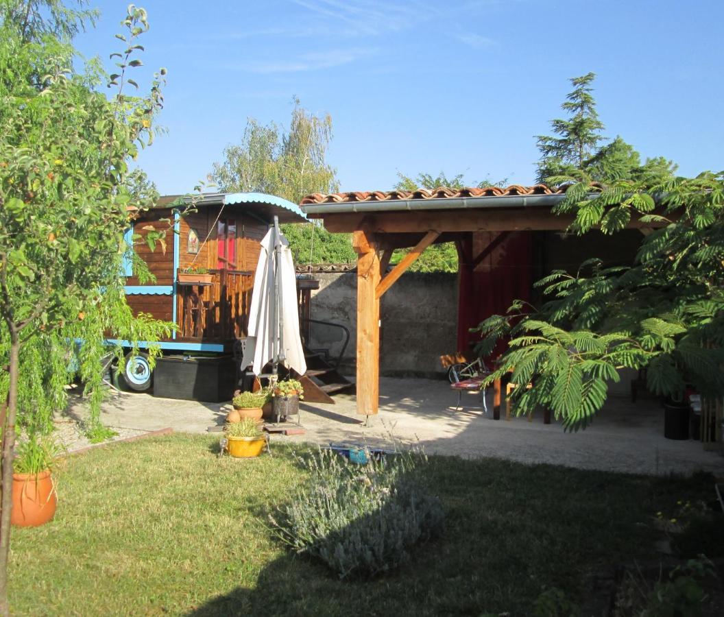 La Roulotte Des Carpates Hotel Gaillac Exterior photo
